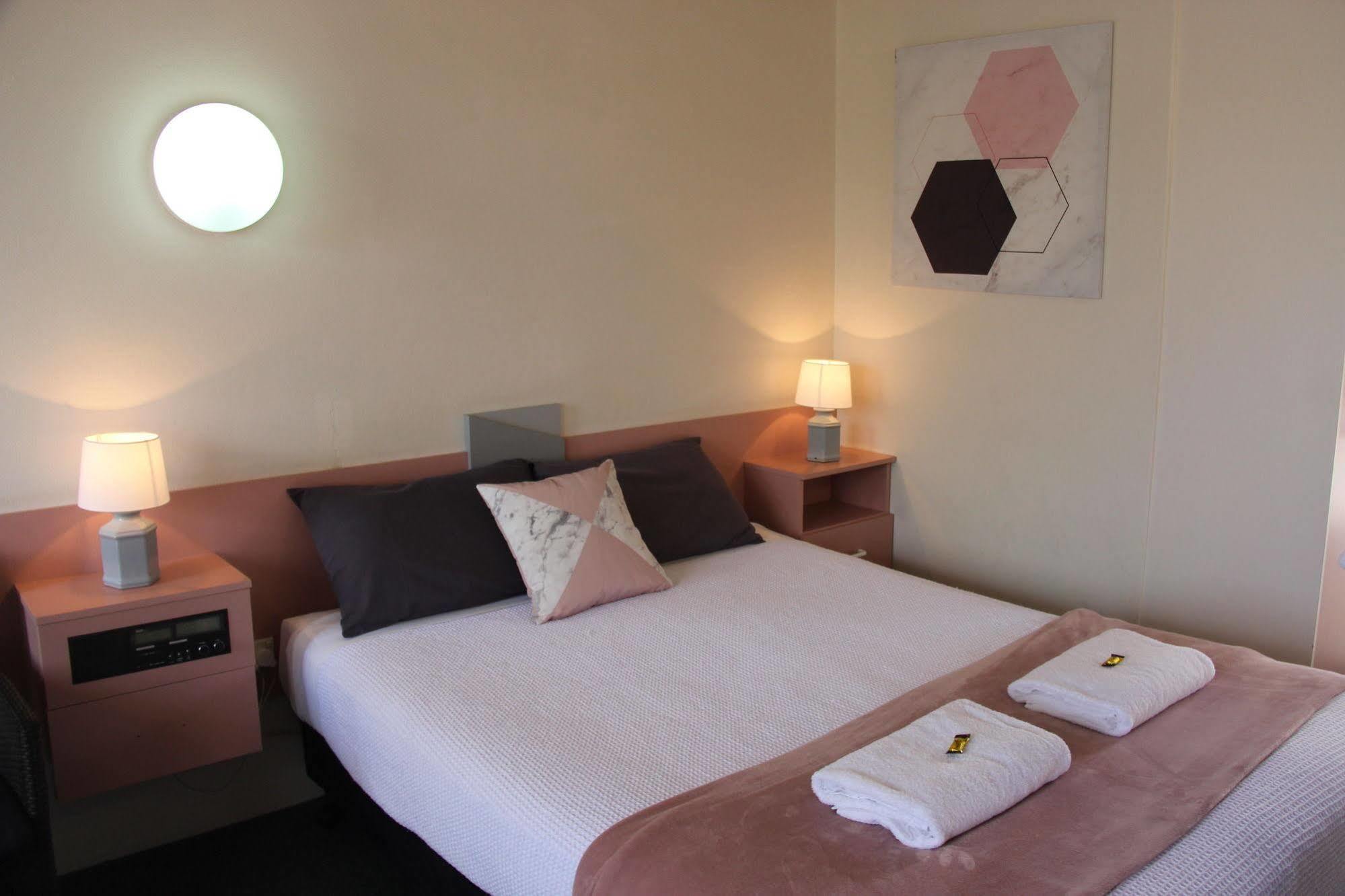 Caloundra Suncourt Motel Экстерьер фото
