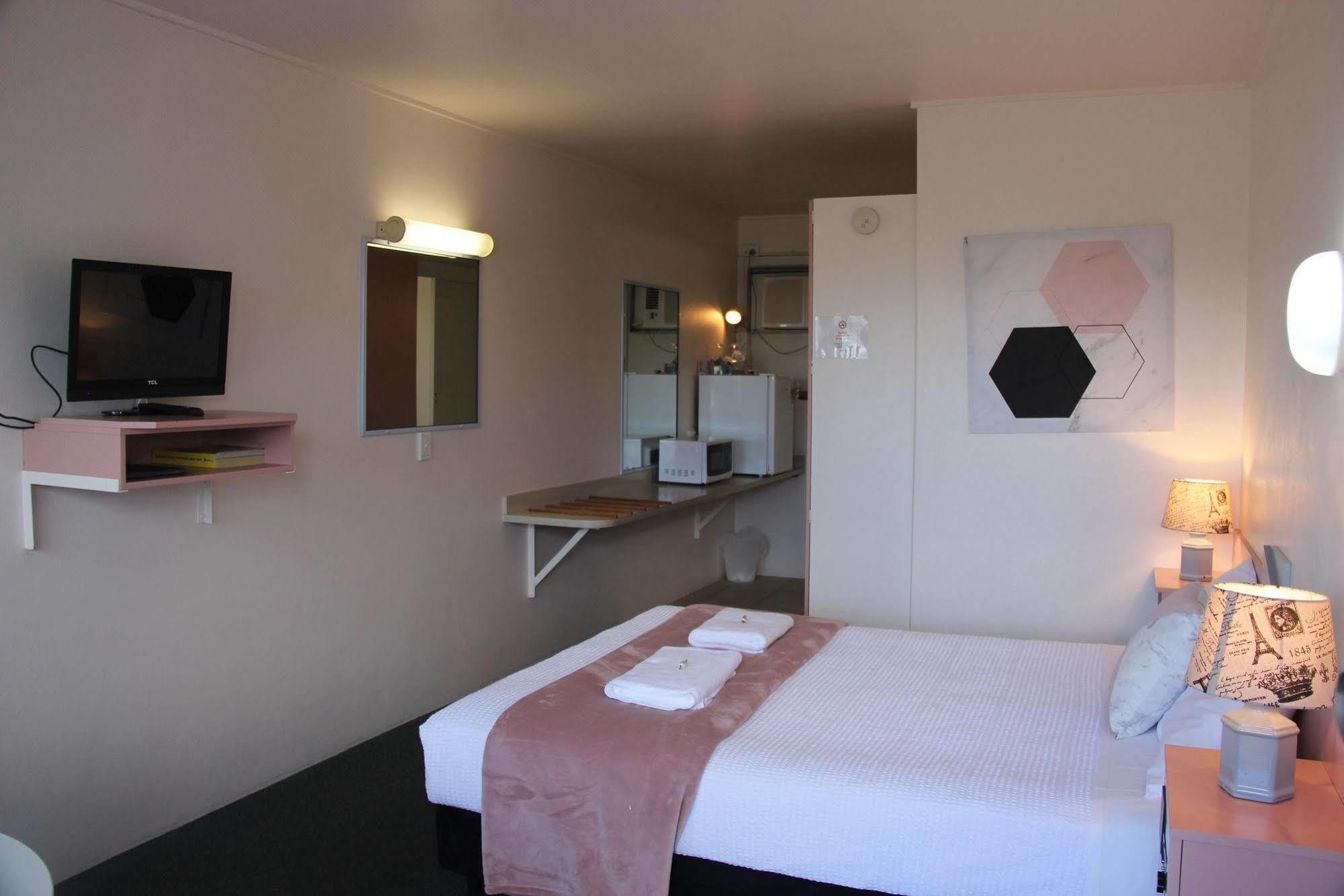 Caloundra Suncourt Motel Экстерьер фото